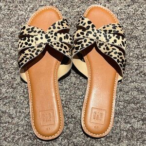 GAP Women's Tan and Black Leopard Sandals